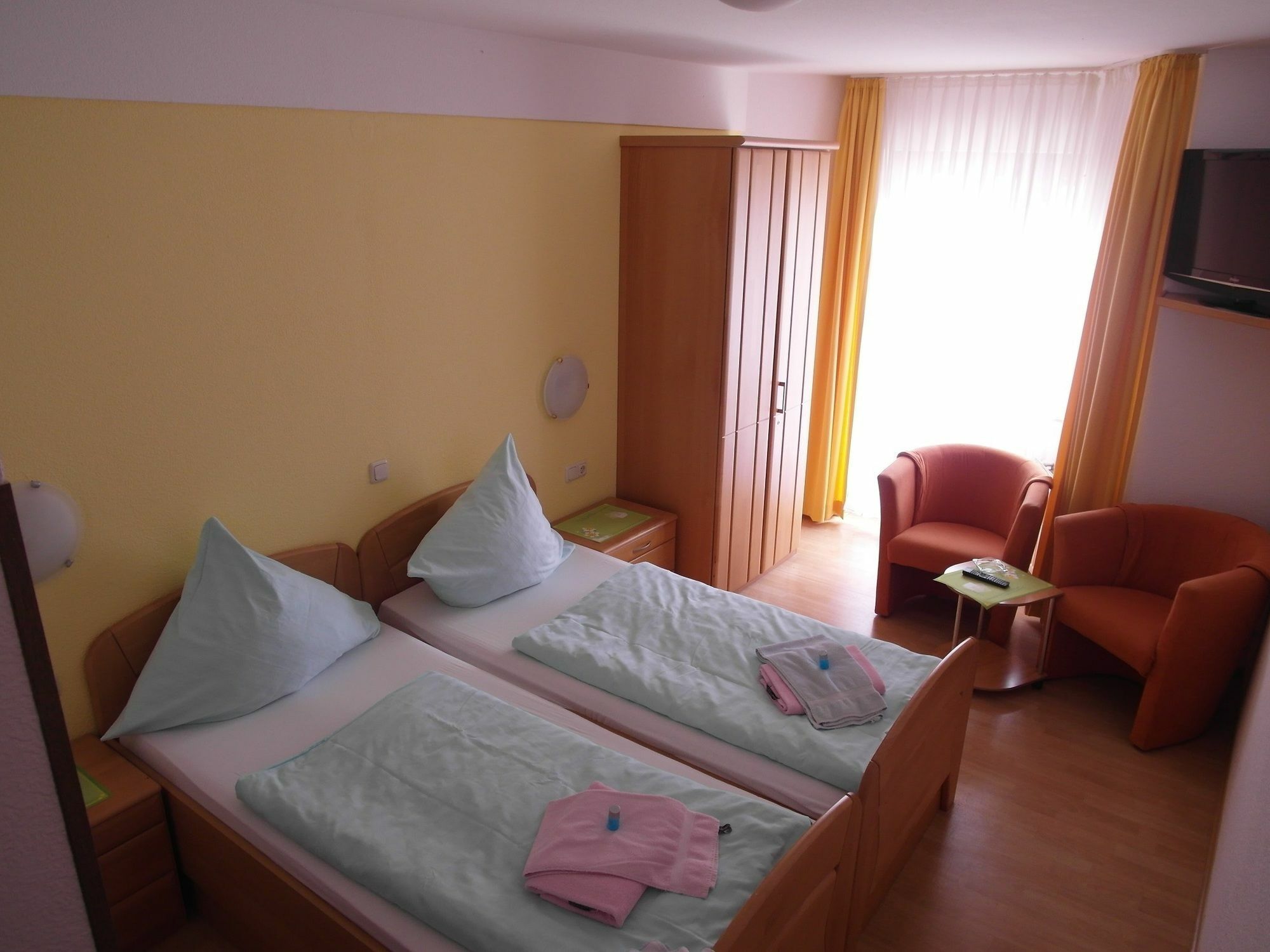 Hotel Zum Weissen Kreuz Altenahr Extérieur photo